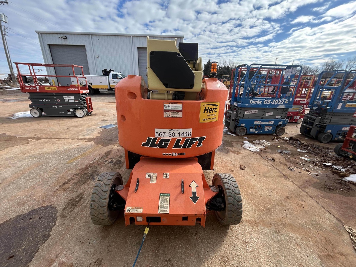 2017 JLG E400AJPN-6