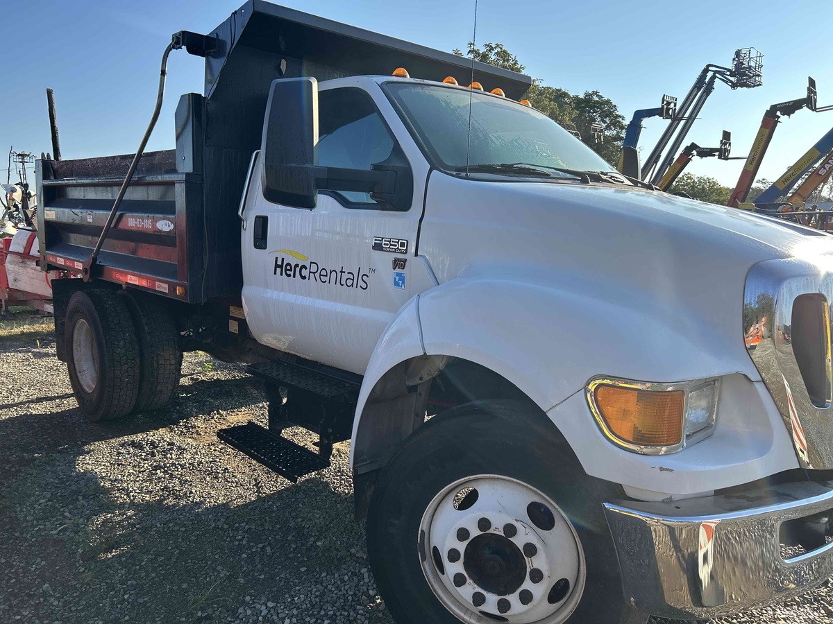 2015 Ford F650-2