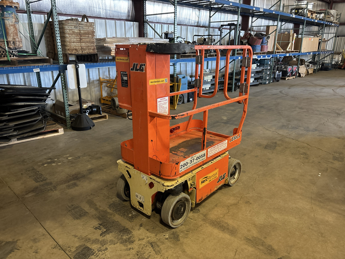2017 JLG 1230ES
