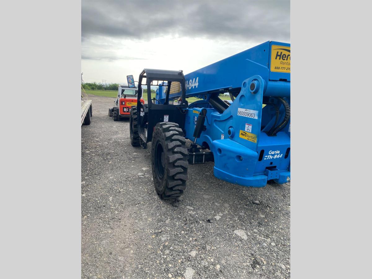 2018 Genie GTH 844