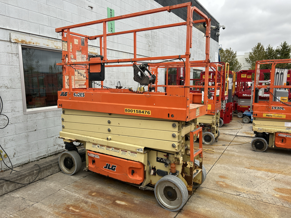 2017 JLG 2632ES