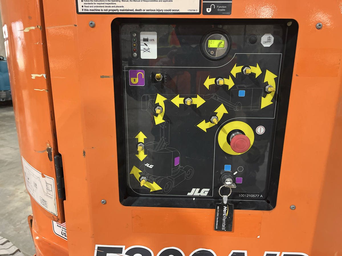 2017 JLG E300AJP-6