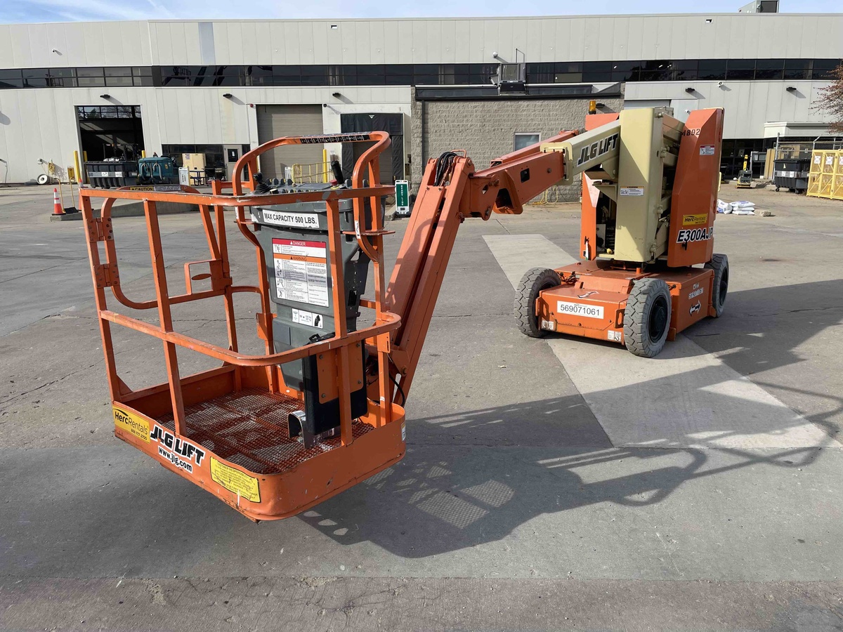 2015 JLG E300AJP