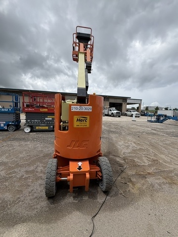 2016 JLG E300AJP