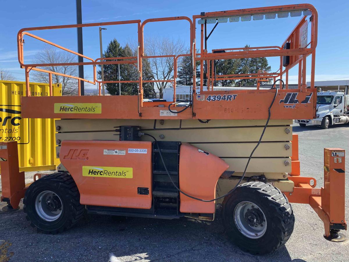 2015 JLG 4394RT