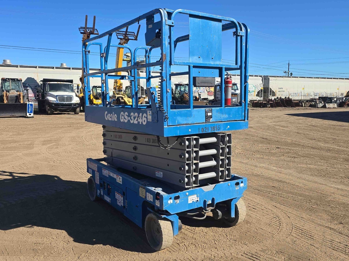2017 Genie GS-3246