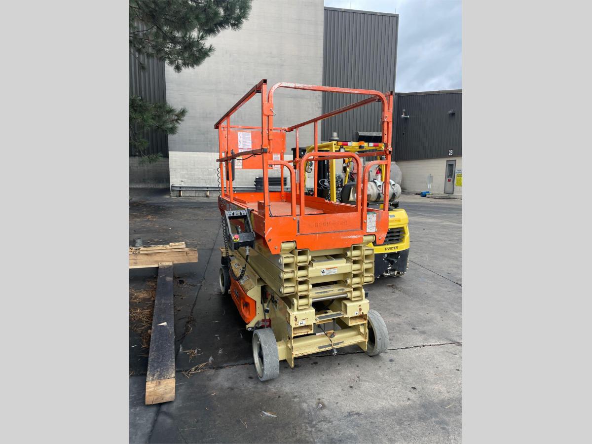 2017 JLG 3246ES