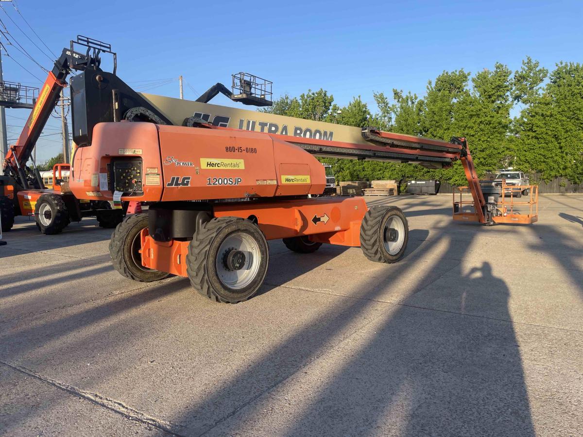 2017 JLG 1200SJP