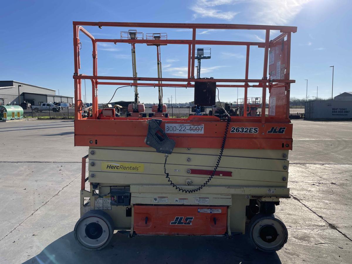 2018 JLG 2632ES