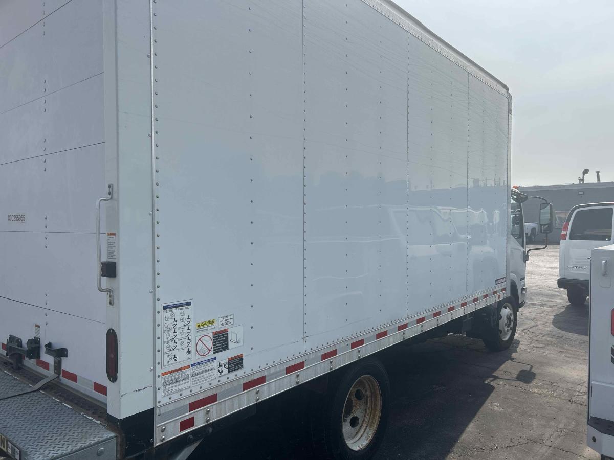 2019 Isuzu NPR-5