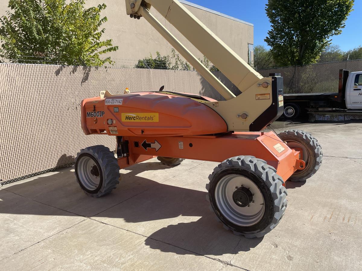 2018 JLG M600JP