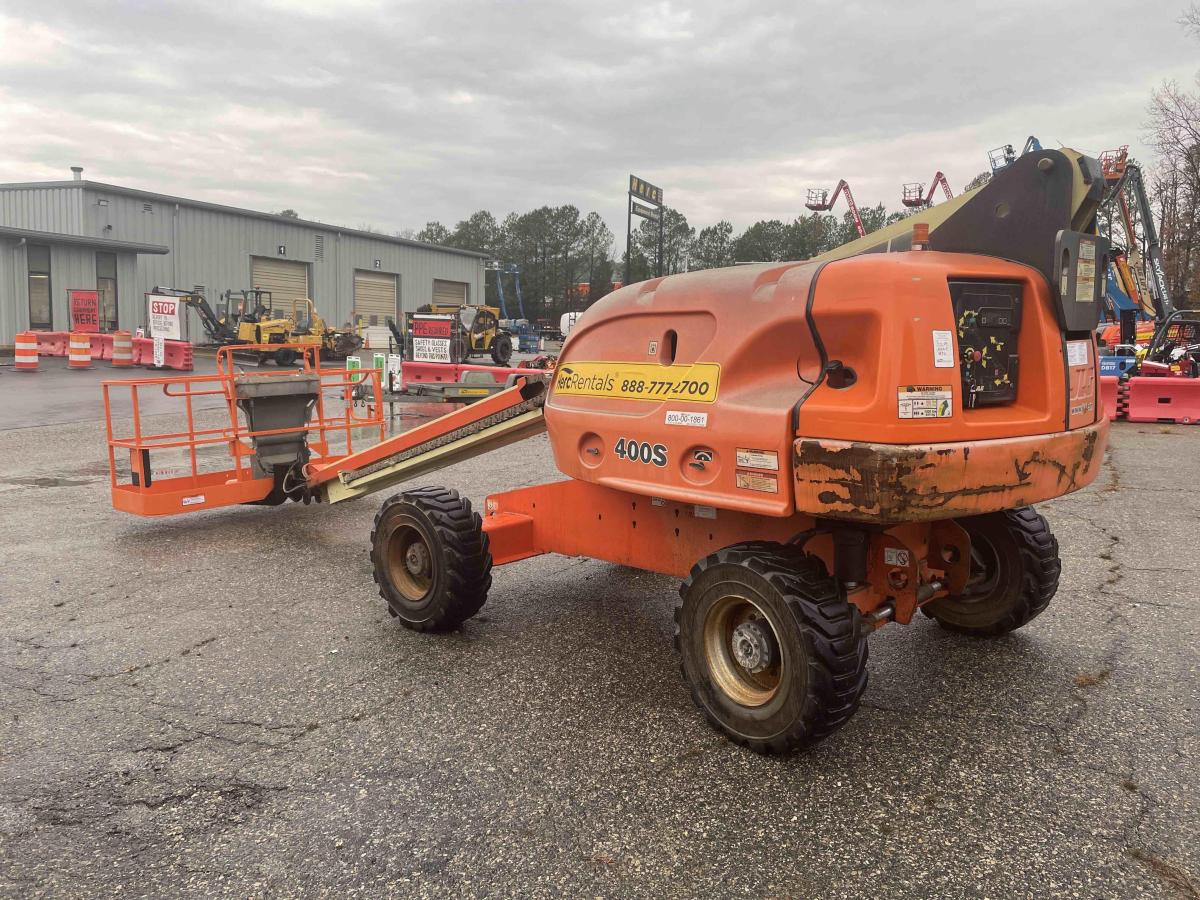 2013 JLG 400S