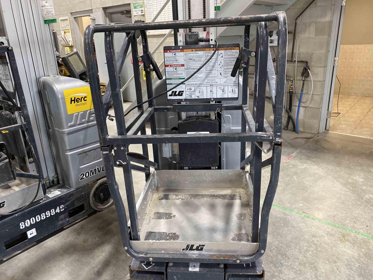 2016 JLG 20MVL
