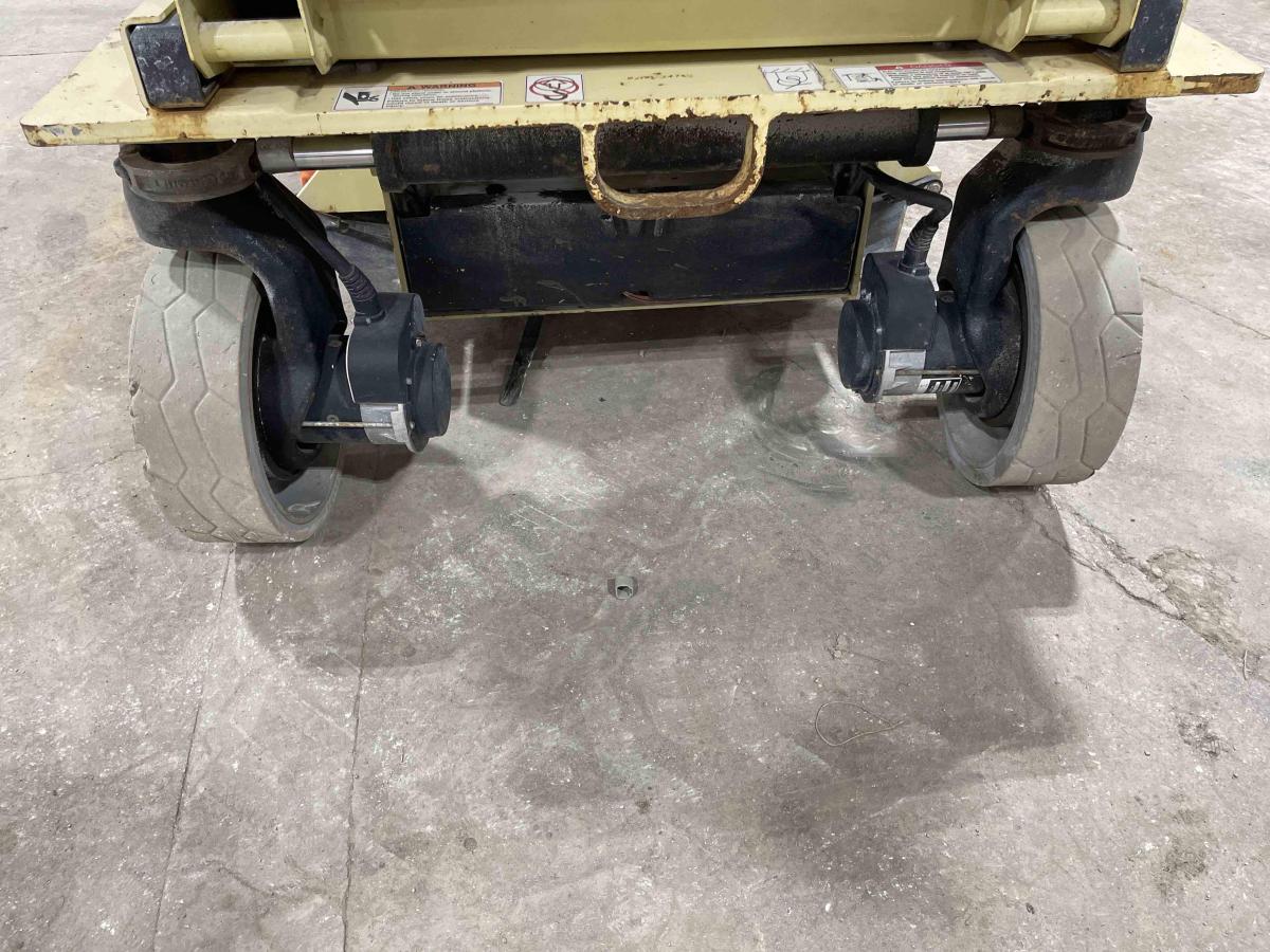 2014 JLG 3246ES