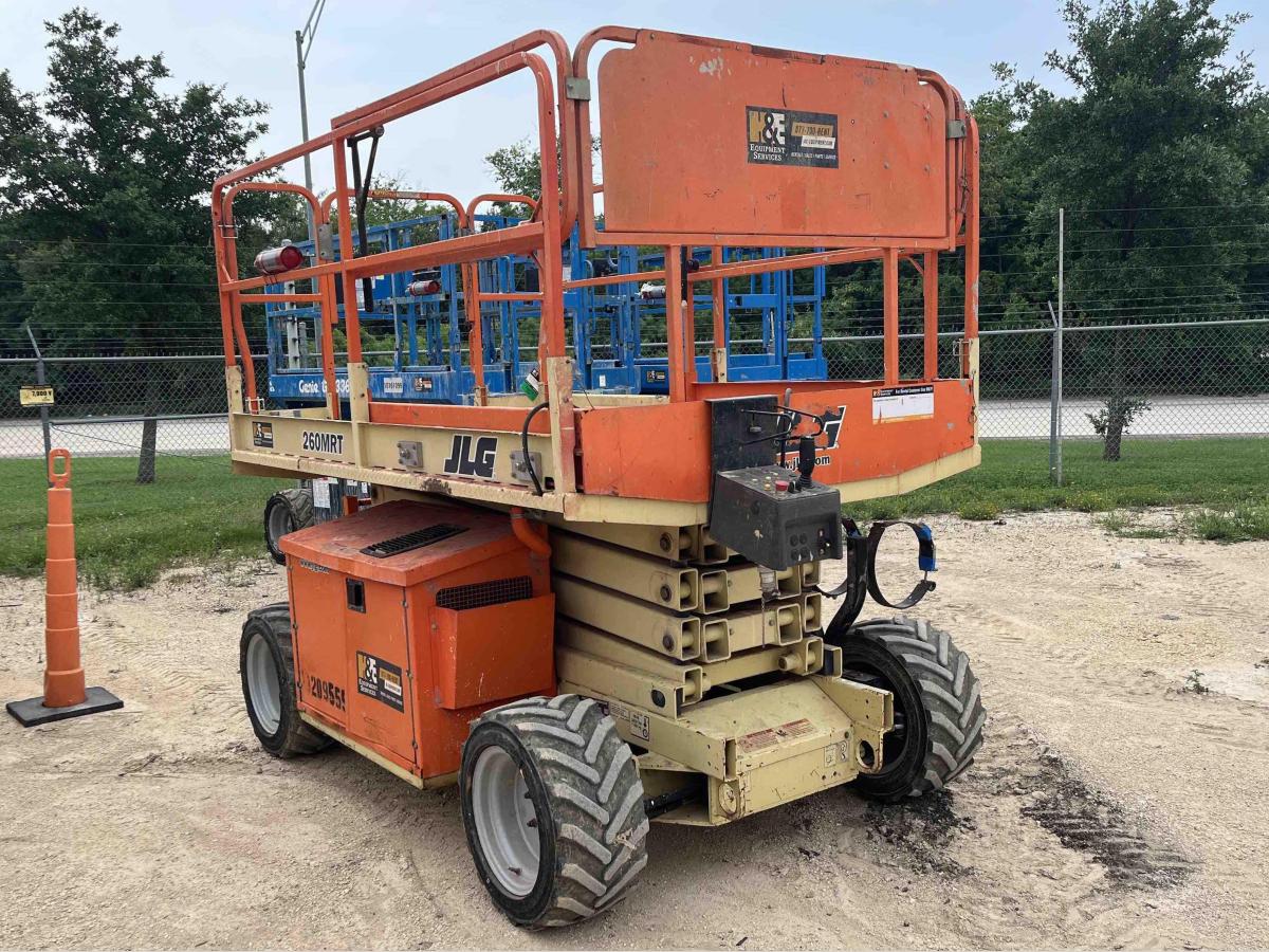 2017 JLG 260MRT-2