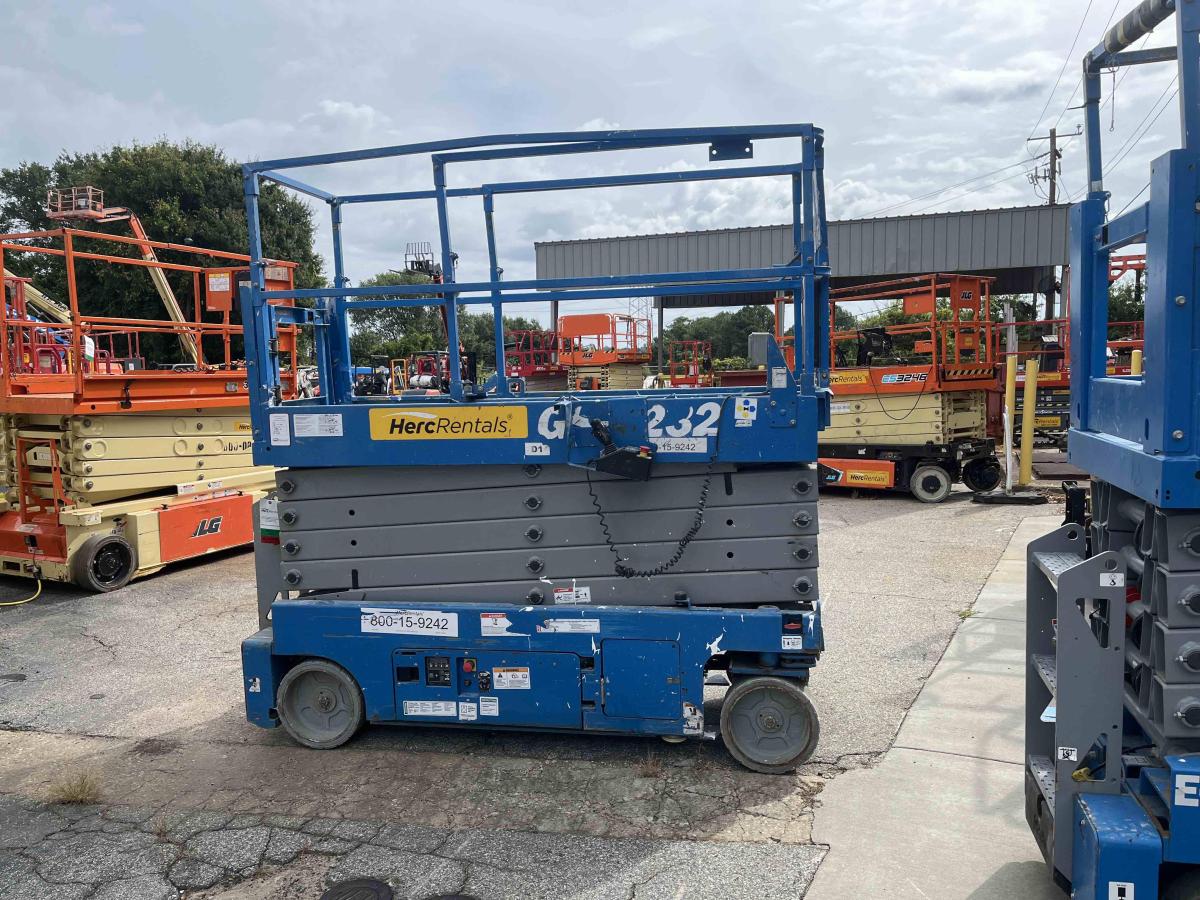 2017 Genie GS-3232