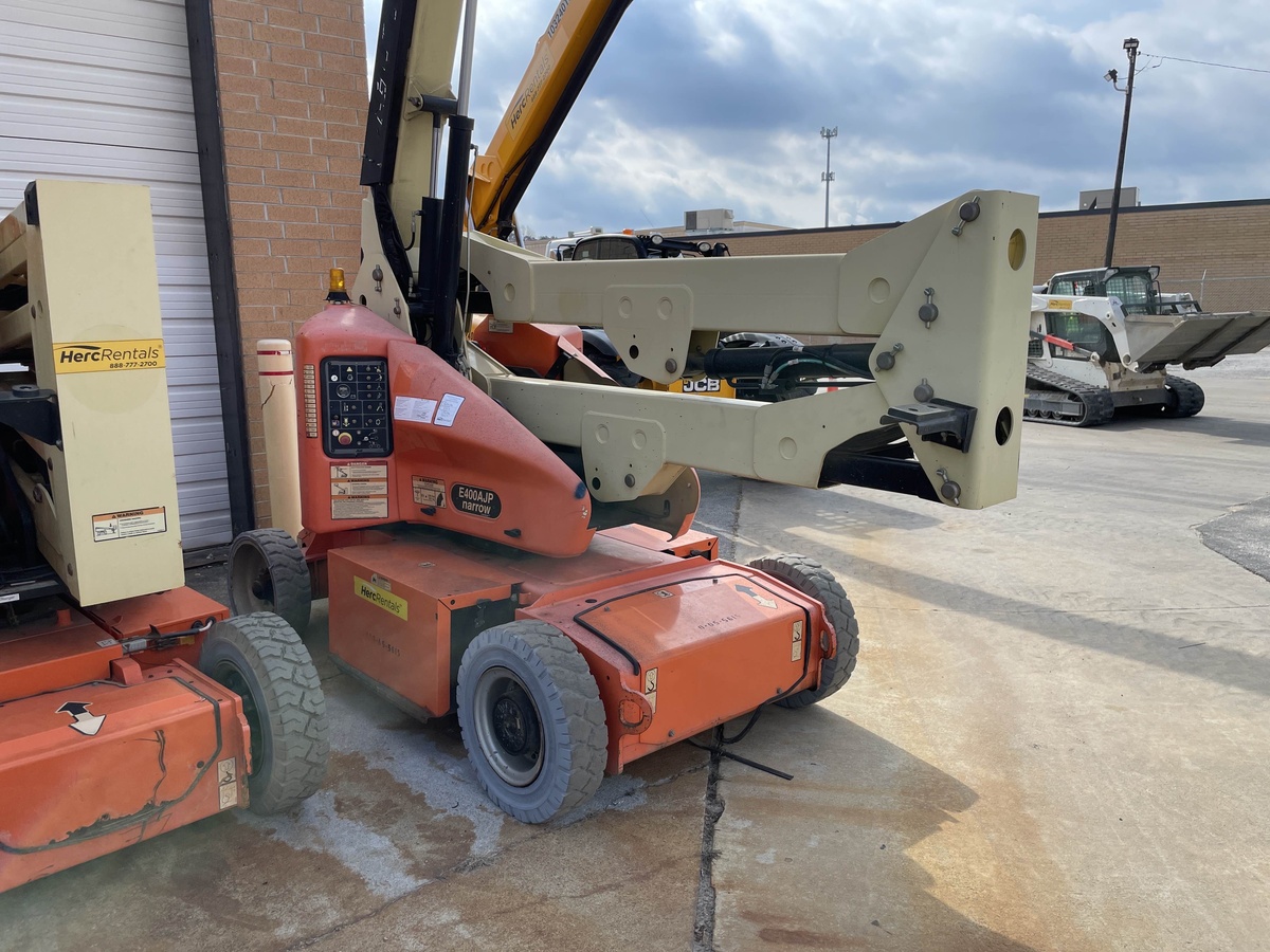 2015 JLG E400AJP-3