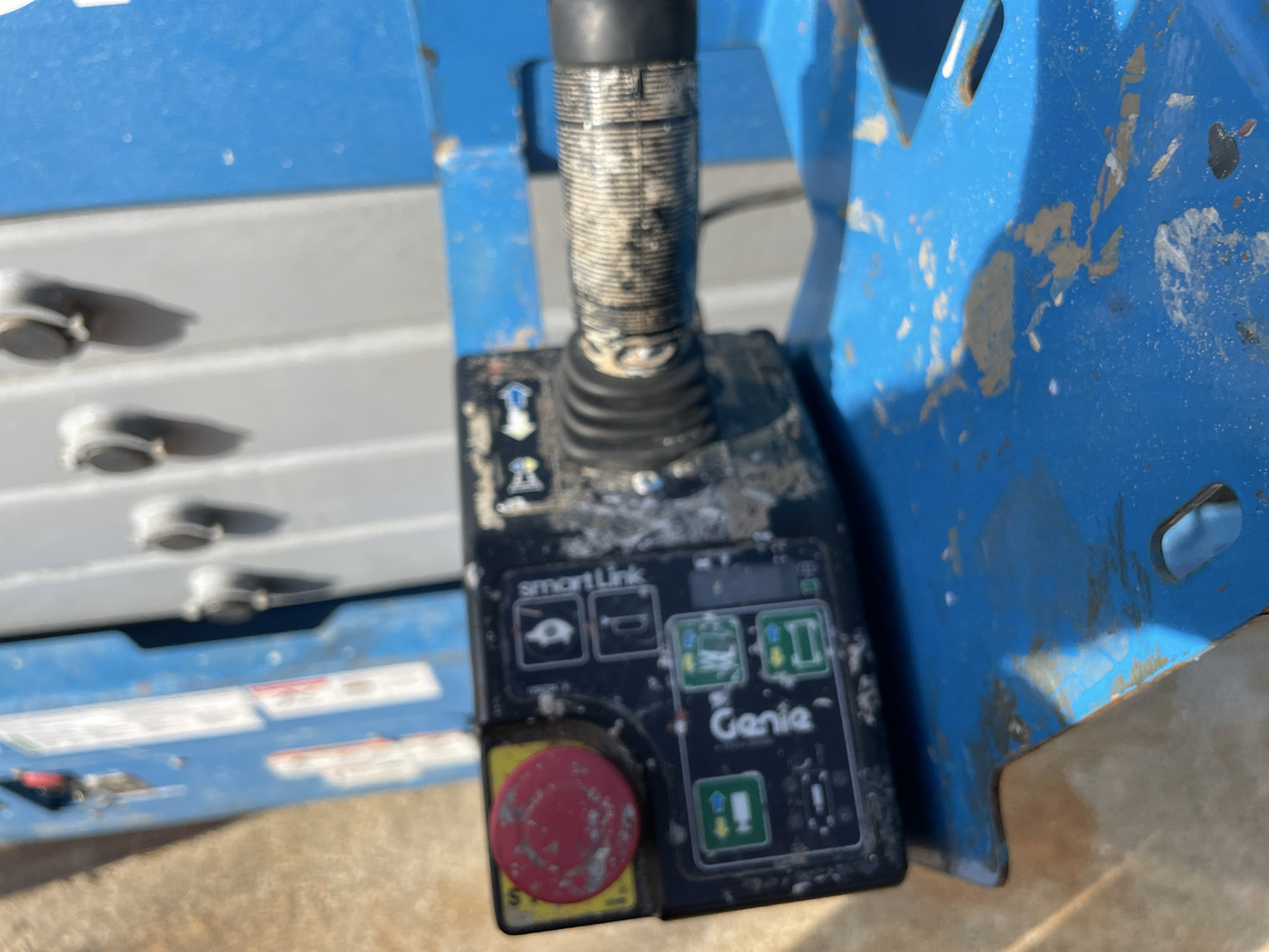 2019 Genie GS-3232-8