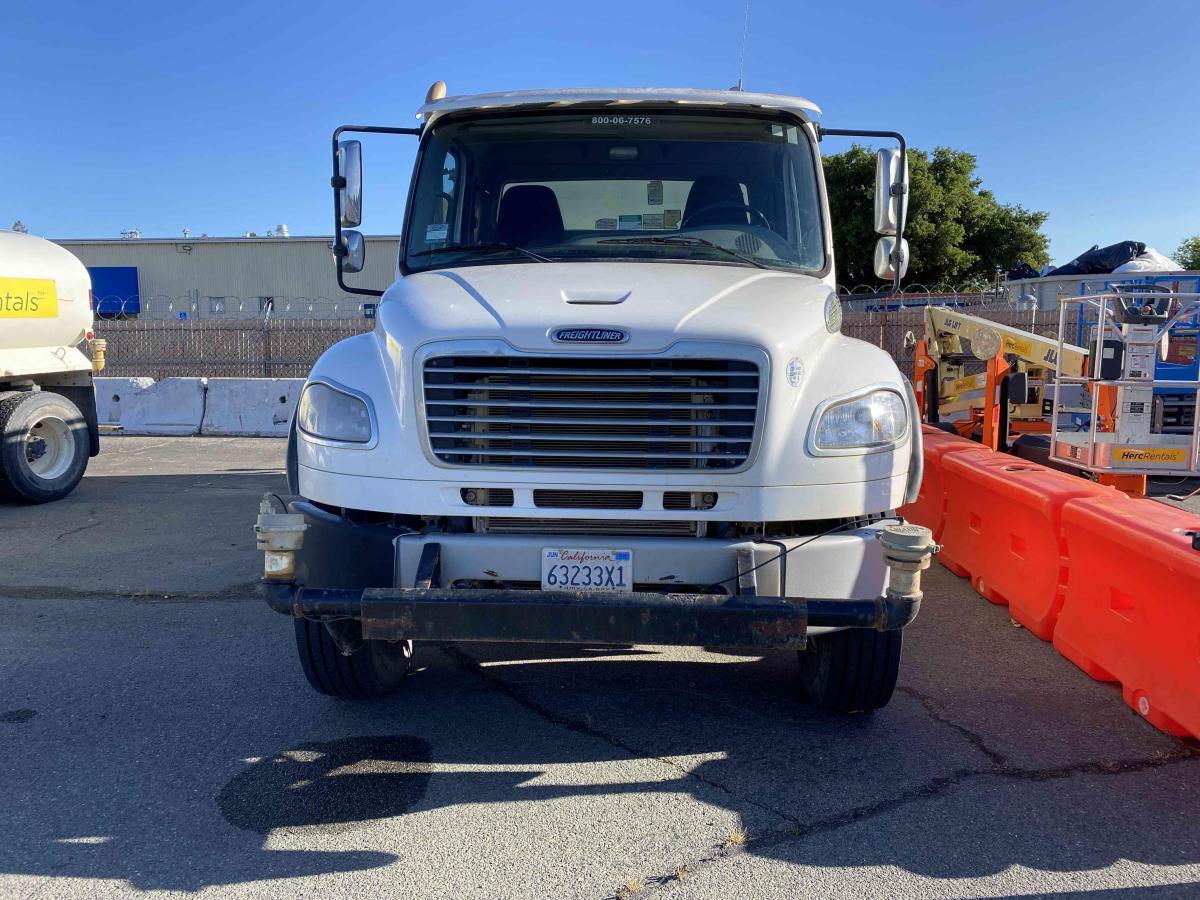 2016 Freightliner M2106-4