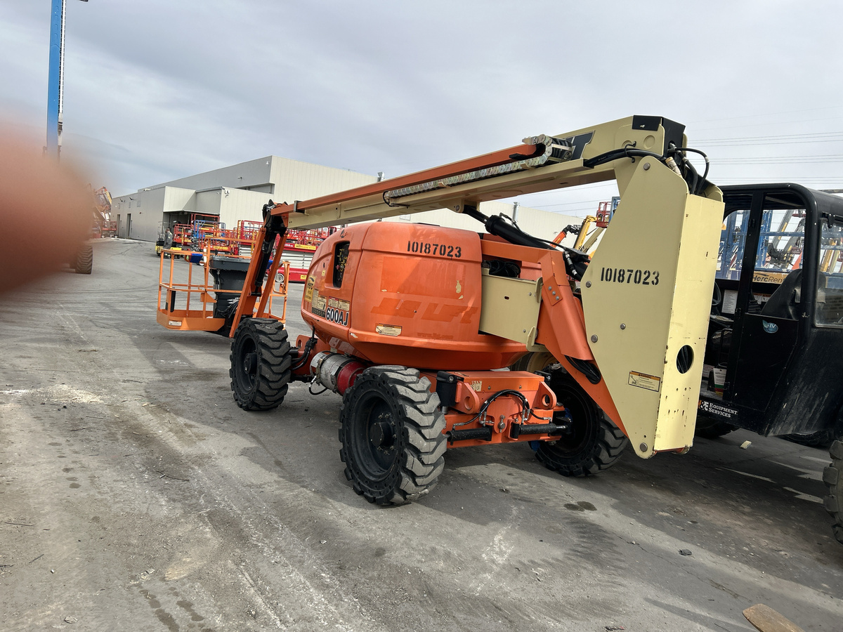 2016 JLG 600AJ