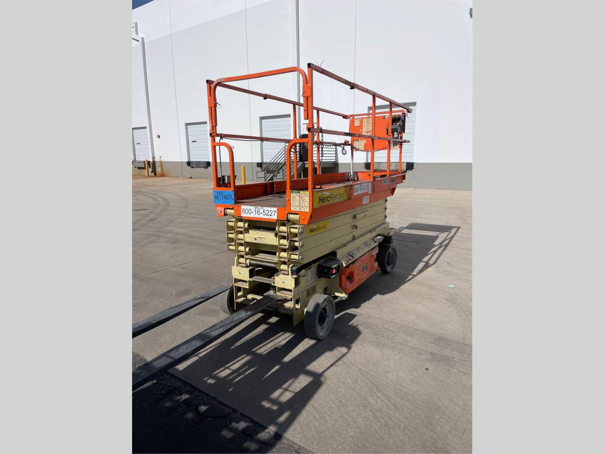 2017 JLG 3246ES