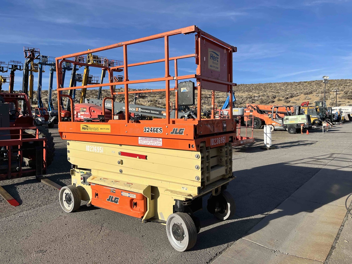 2018 JLG 3246ES-3