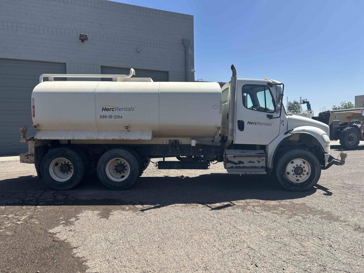 2016 Freightliner M2106-5