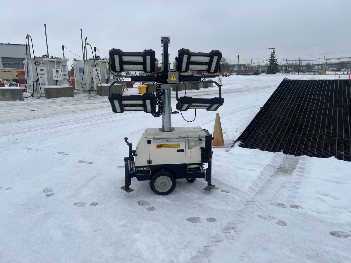 2018 Magnum PLT240-3