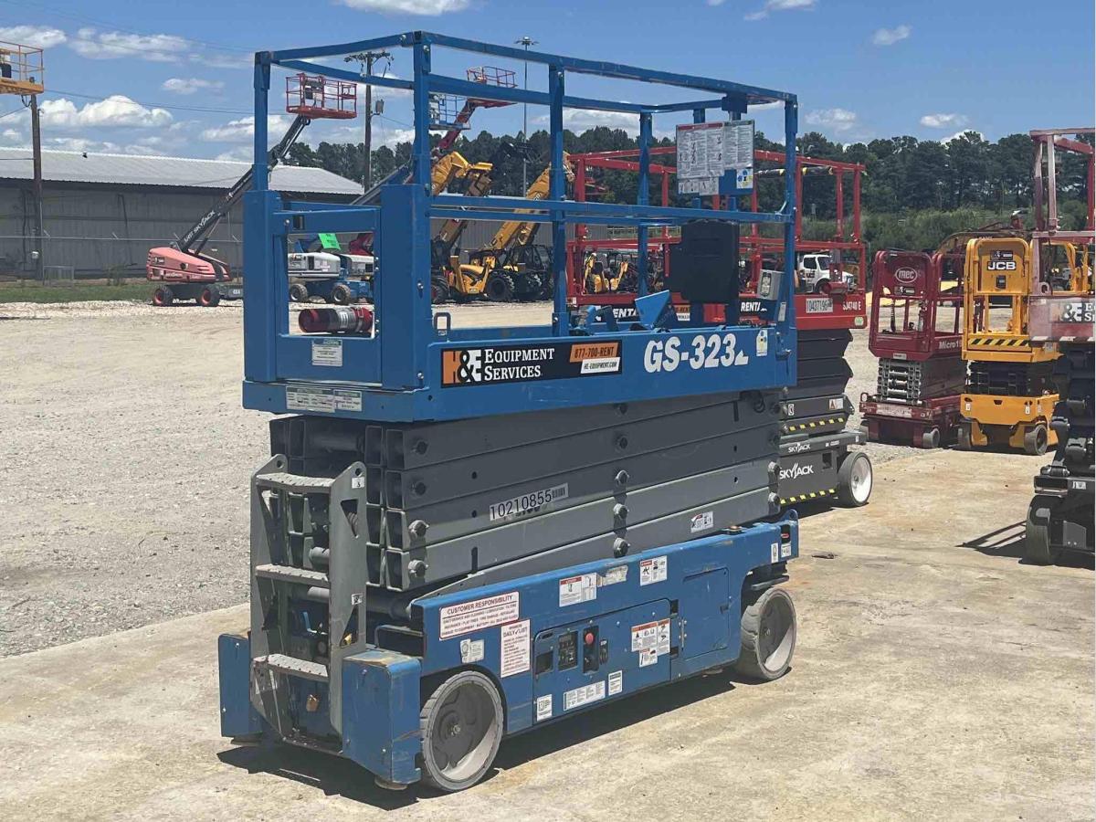 2017 Genie GS-3232