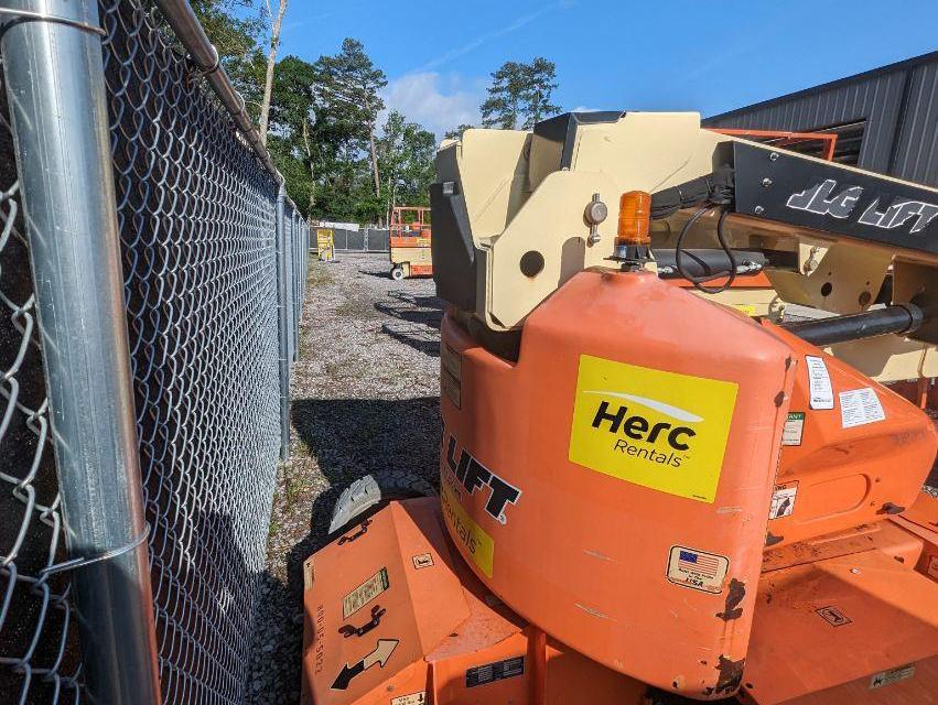 2015 JLG E400AJP-3