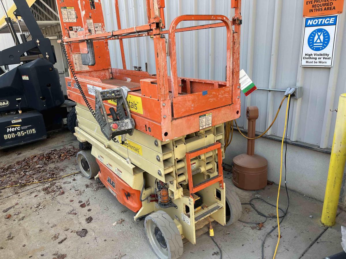 2018 JLG 2632ES-1