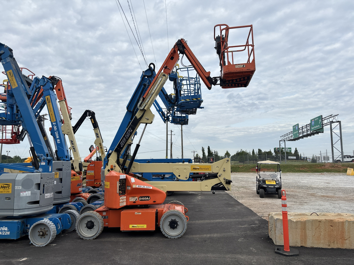 2018 JLG E450AJ