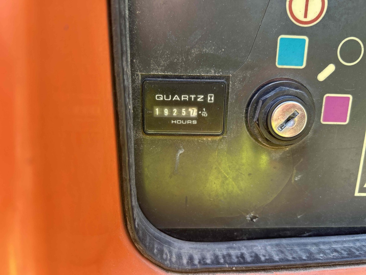 2017 JLG 600AJ-6