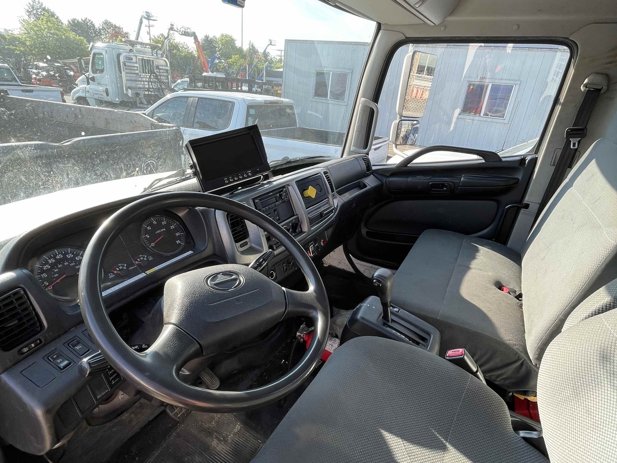 2017 Hino 258-6