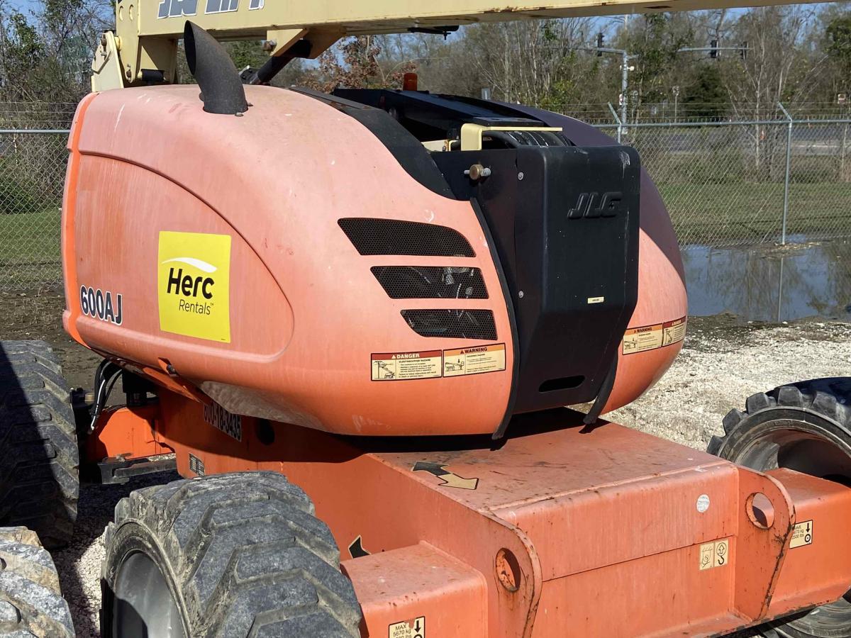 2017 JLG 600AJ