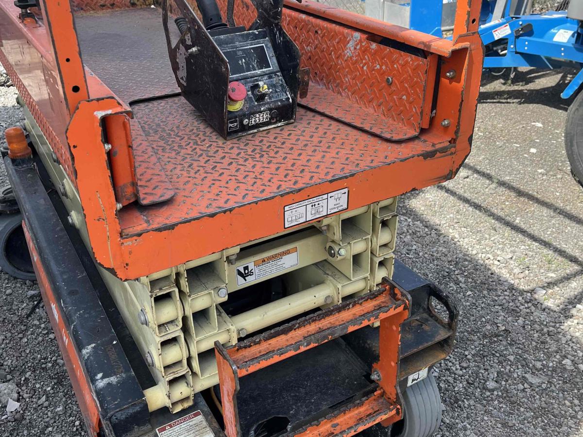 2018 JLG 1932R