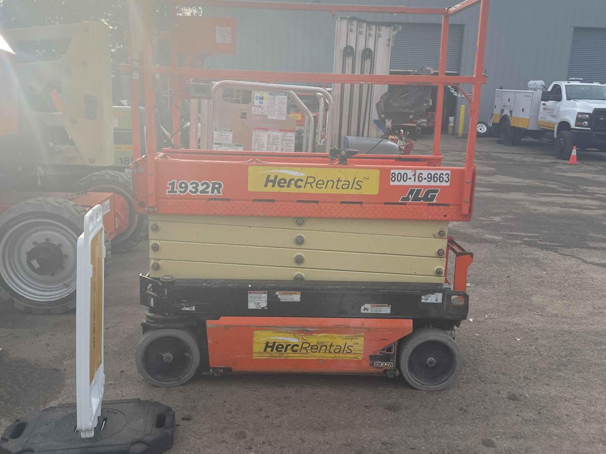 2017 JLG 1932R