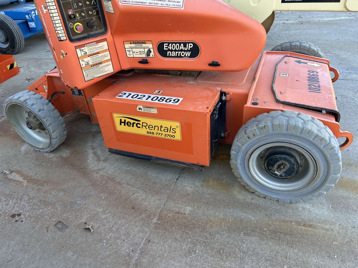 2017 JLG E400AJPN-9