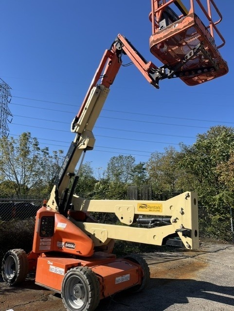 2017 JLG E450AJ-4