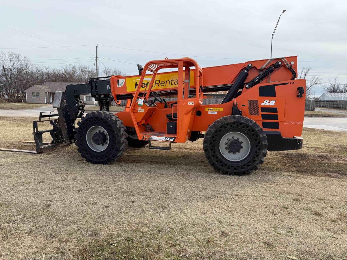 2019 SkyTrak 10042