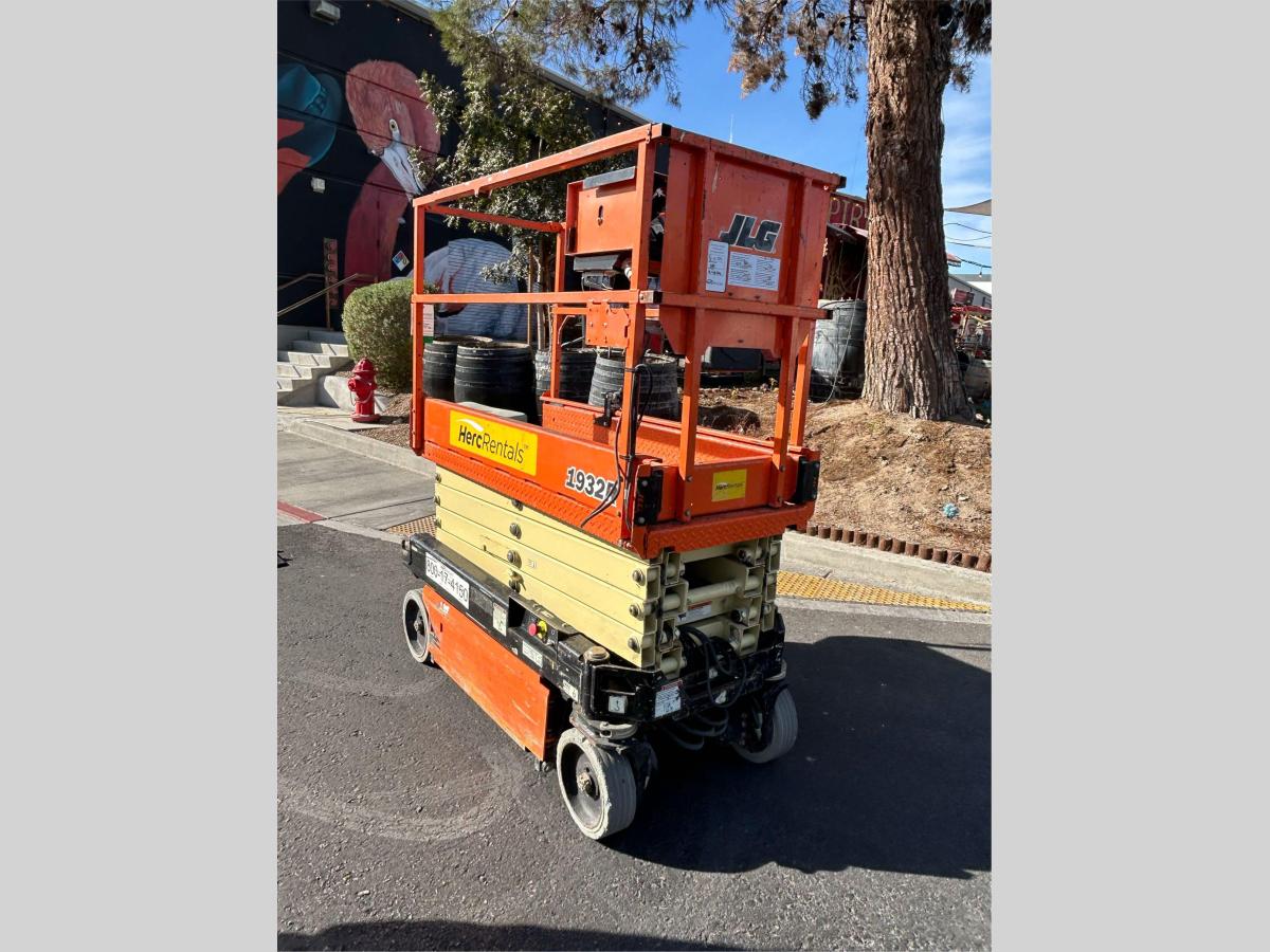2017 JLG 1932R