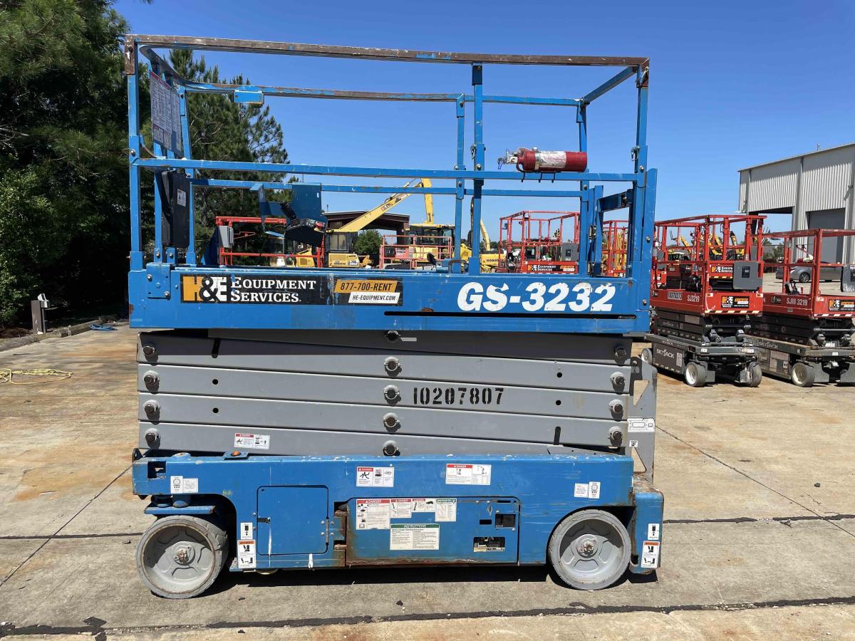 2017 Genie GS-3232