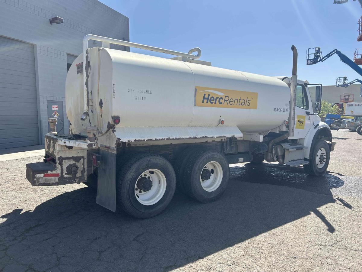 2016 Freightliner M2106