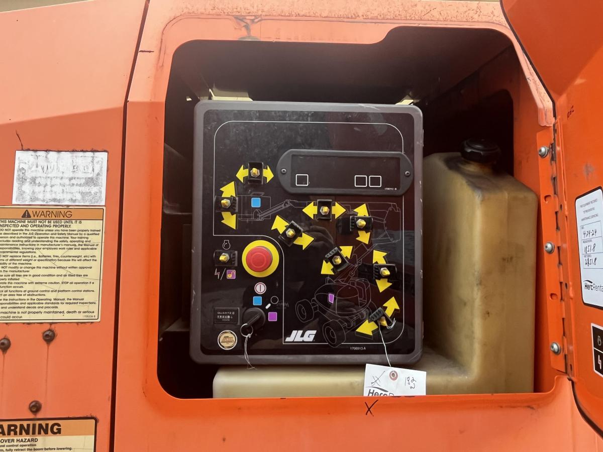 2007 JLG 800AJ
