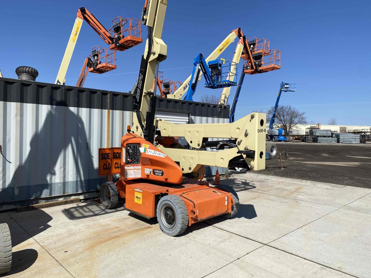 2015 JLG E400AJP