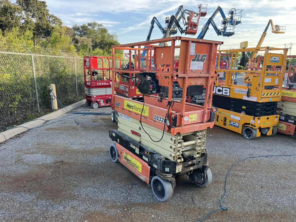 2018 JLG 1932R-2