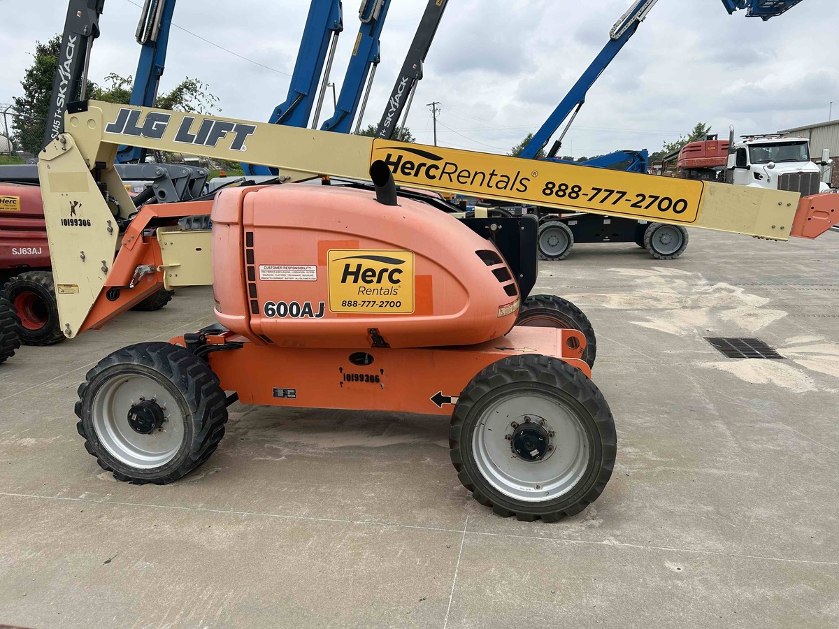 2016 JLG 600AJ-8