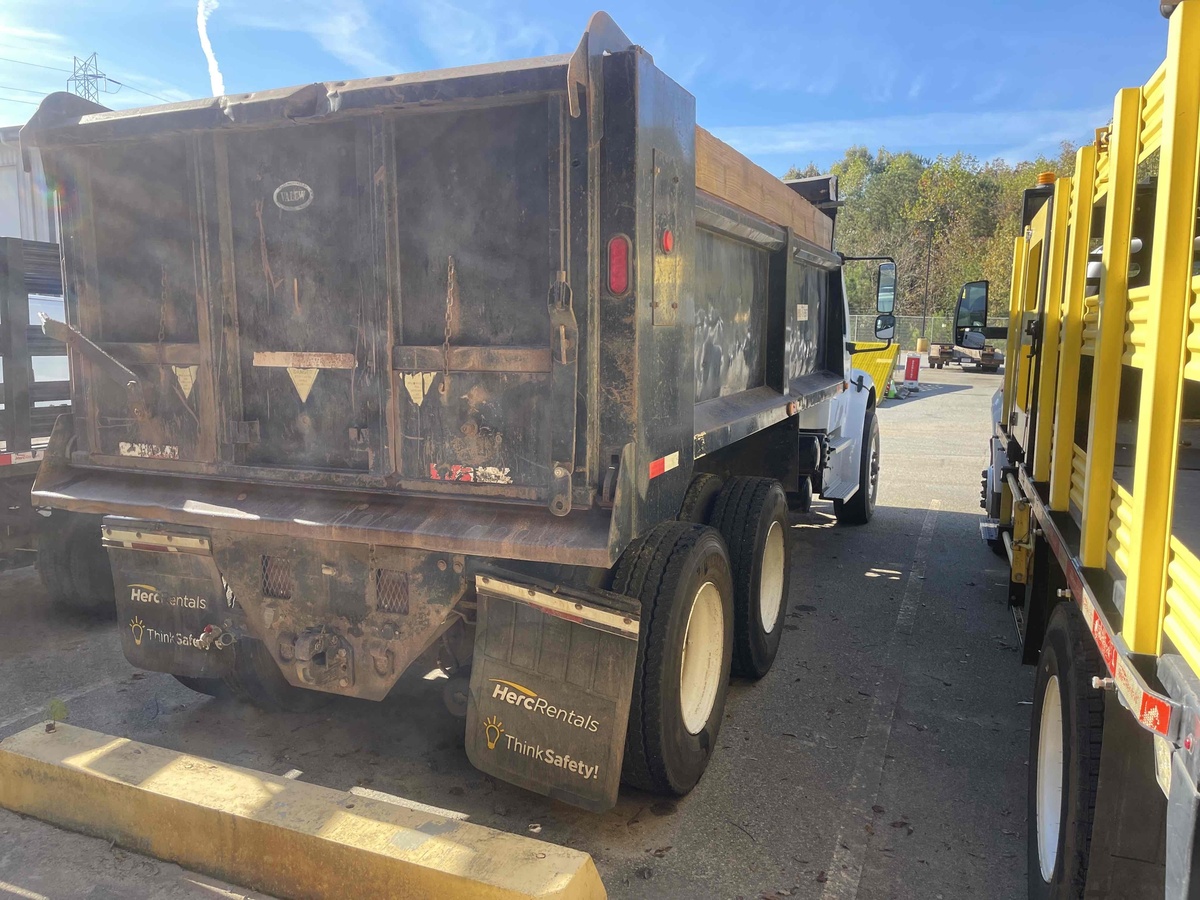 2018 Freightliner M2106-8