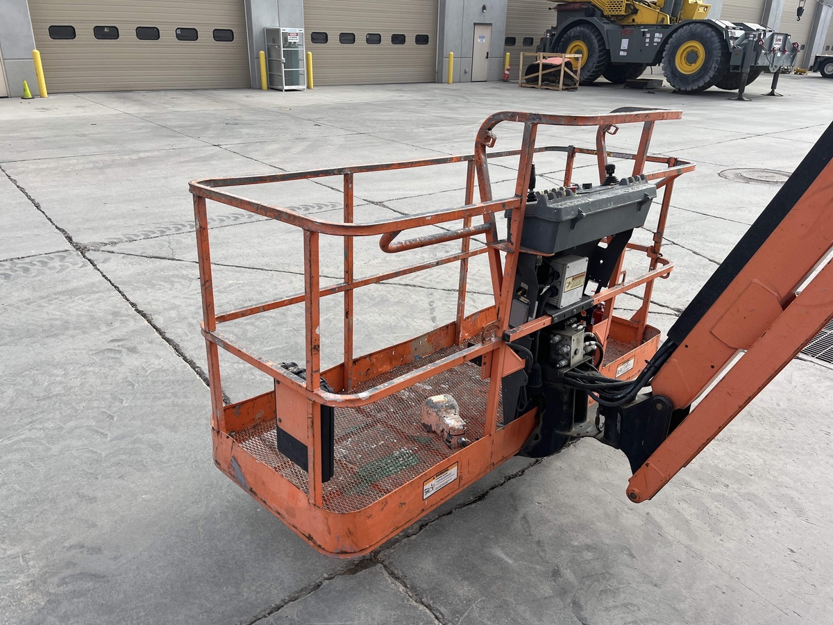2016 JLG 800AJ-7