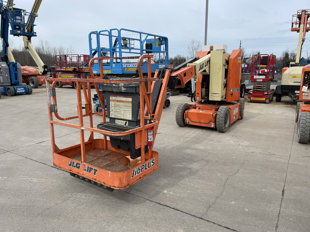 2016 JLG E300AJP